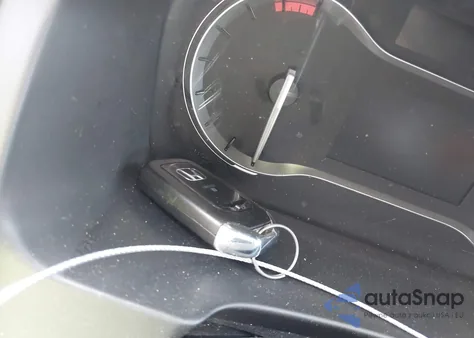 2017 Honda Pilot Touring z USA, uszkodzony, nr VIN 5FNYF5H95HB041397